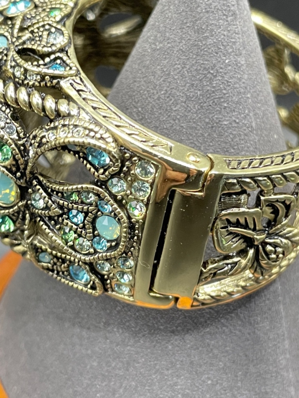 Heidi Daus Dazzling Damoiselle Chunky Statement Bracelet 6 3/4" - Picture 15 of 16